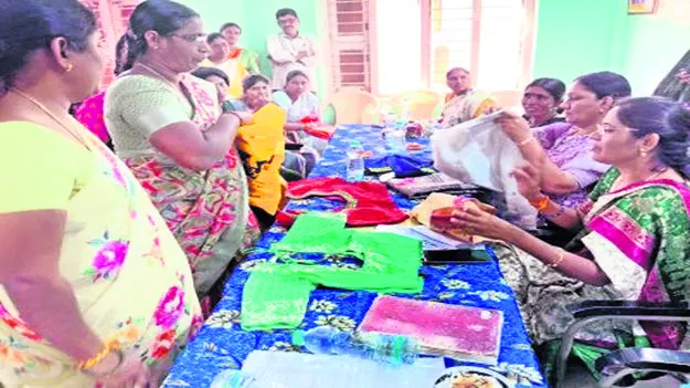 గార్మెంట్స్‌ పరిశ్రమలతో ఉపాధి : సెర్ఫ్‌ 