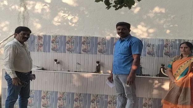 పాఠశాలలో స్వచ్ఛతకు ప్రాధాన్యం ఇవ్వాలి