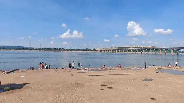 గోదావరి తీరం జరభద్రం...