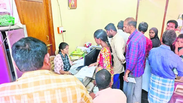 ఇళ్లు, స్థలాల కోసం దరఖాస్తుల వెల్లువ 