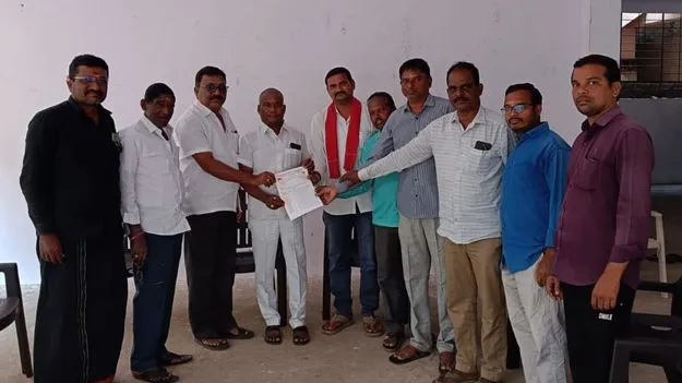 పాలిస్టర్‌ వస్త్రానికి కూలి పెంచాలి