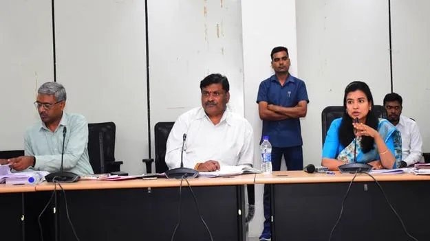 పోస్టల్‌ బ్యాలెట్‌ సౌకర్యం కల్పించాలి