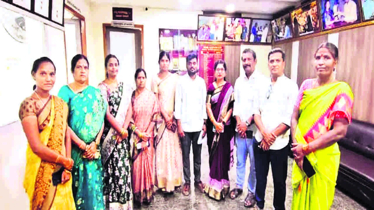 దమ్ముంటే.. కబ్జాదారుల పేర్లు చెప్పండి