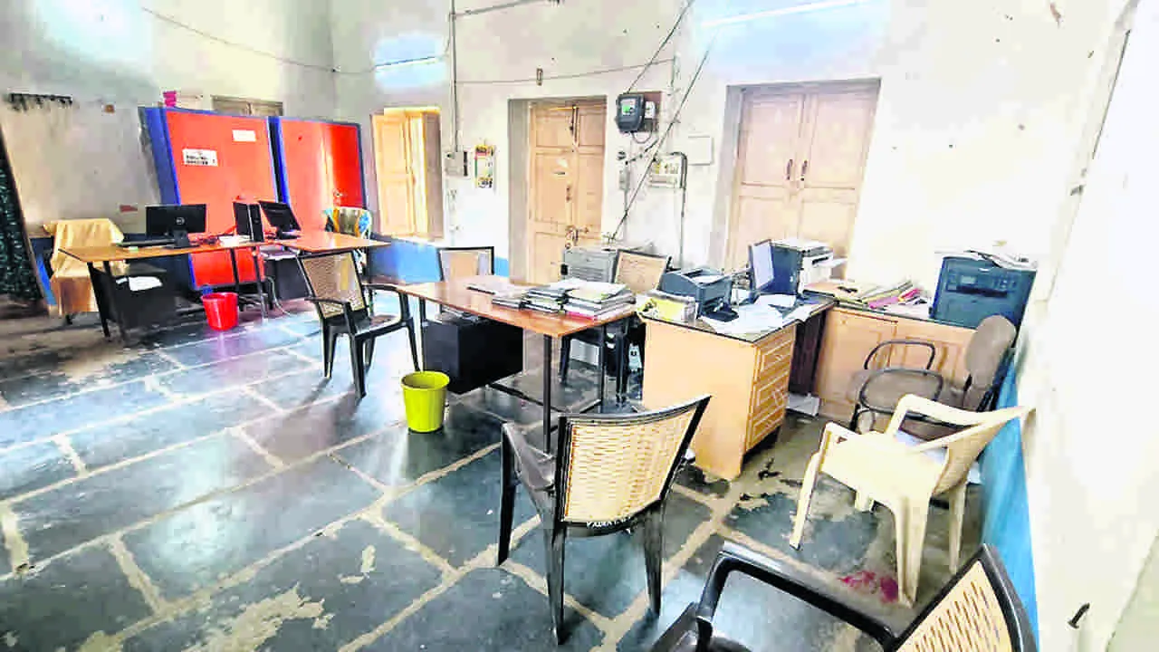 యాడికి గ్రామ పంచాయతీ ఖాళీ