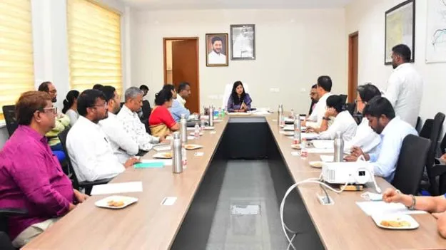 అభివృద్ధి పనులను త్వరగా పూర్తి చేయాలి