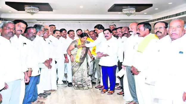  టీడీపీలోకి స్వతంత్ర కౌన్సిలర్‌