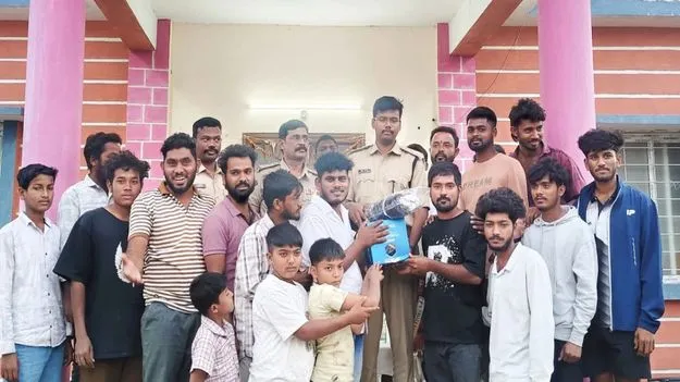 చెడు వ్యసనాలకు దూరంగా ఉండాలి