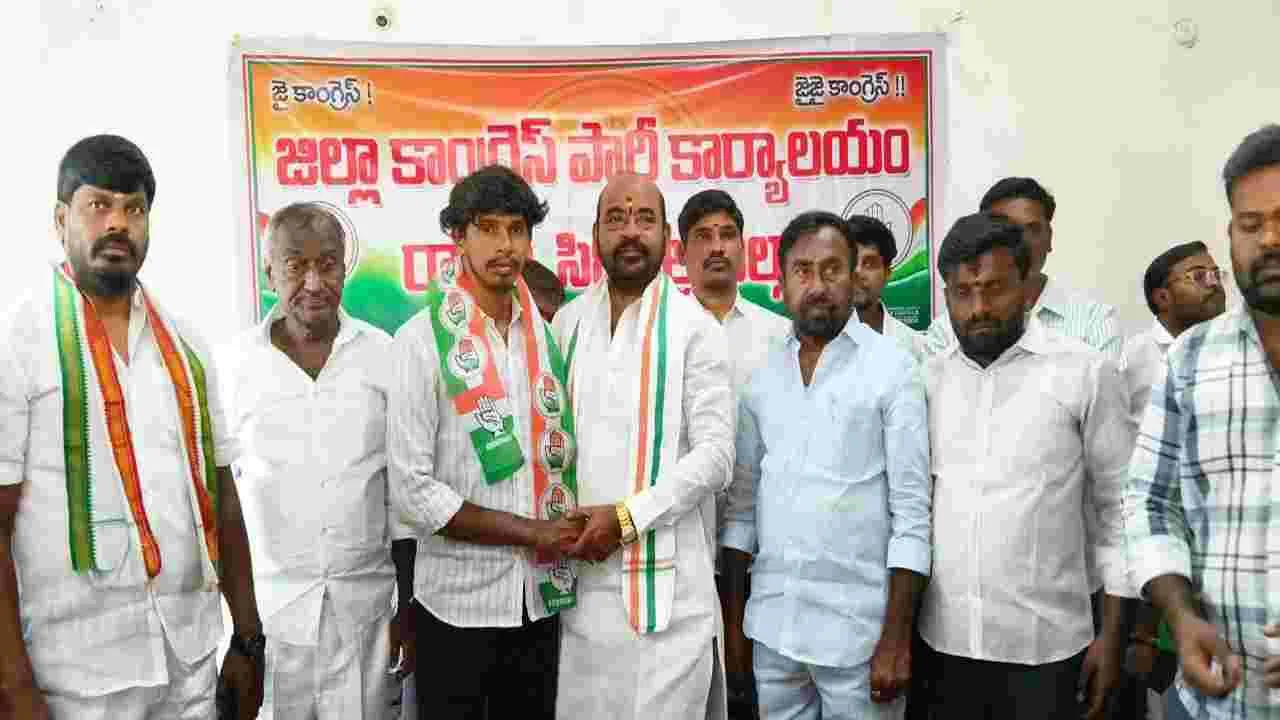 పార్టీ పటిష్టానికి నిబద్ధతతో పని చేయాలి