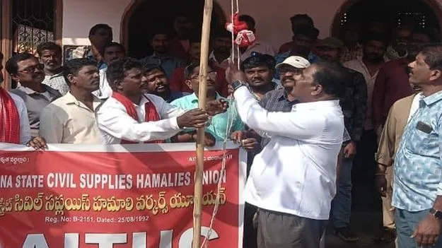 రేషన్‌ దుకాణాలను తీసివేయాలన్న ప్రయత్నం విరమించుకోవాలి