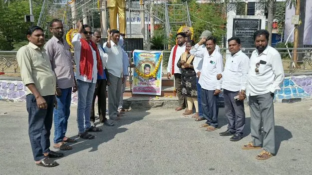 పోరాడి హక్కులను సాధించుకుందాం