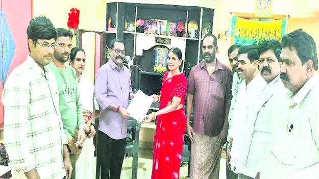బొమ్మనహాళ్‌ ఎంపీపీ రాజీనామా