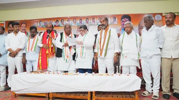 సర్పంచ్‌ ఎన్నికల్లో ధైర్యంగా పోటీ చేయాలి