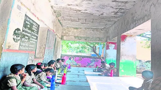 భయం.. భయంగా  బడి