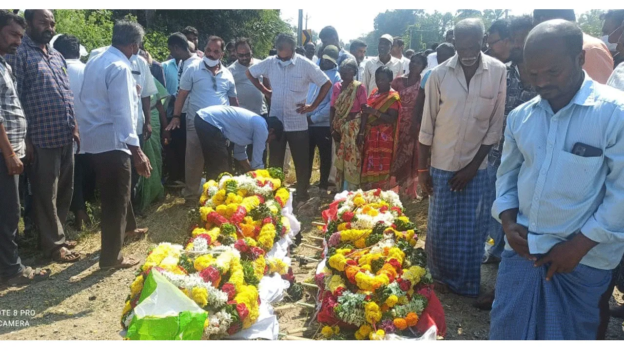 శివశంకర్‌రెడ్డి దంపతులకు కన్నీటి వీడ్కోలు