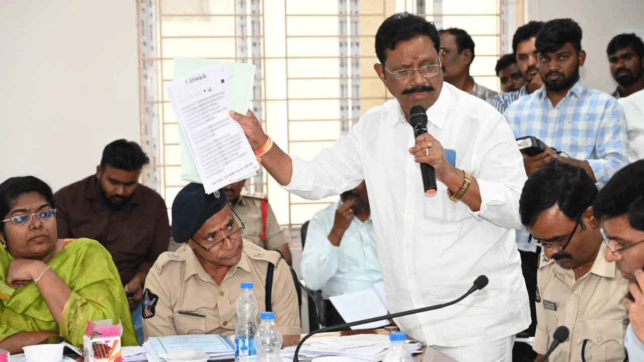 దళితుడని చిన్నచూపా..!