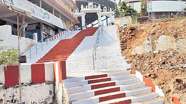 సత్యదేవుడి సన్నిధిలో 15న మెట్లోత్సవం