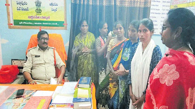 కొంటామంటూ నటించి...కొట్టేస్తారు!