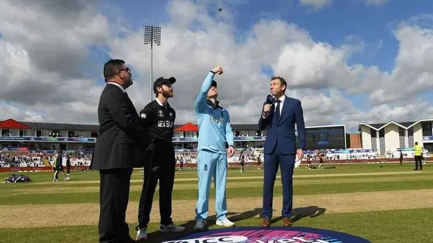 Ashes 2025-26: రెండో టెస్ట్‌లో టాస్‌ గెలిచిన ఇంగ్లాండ్‌