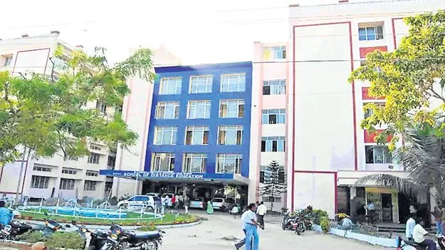 ప్రహసనంగా  ఏయూ దూరవిద్య పరీక్షలు