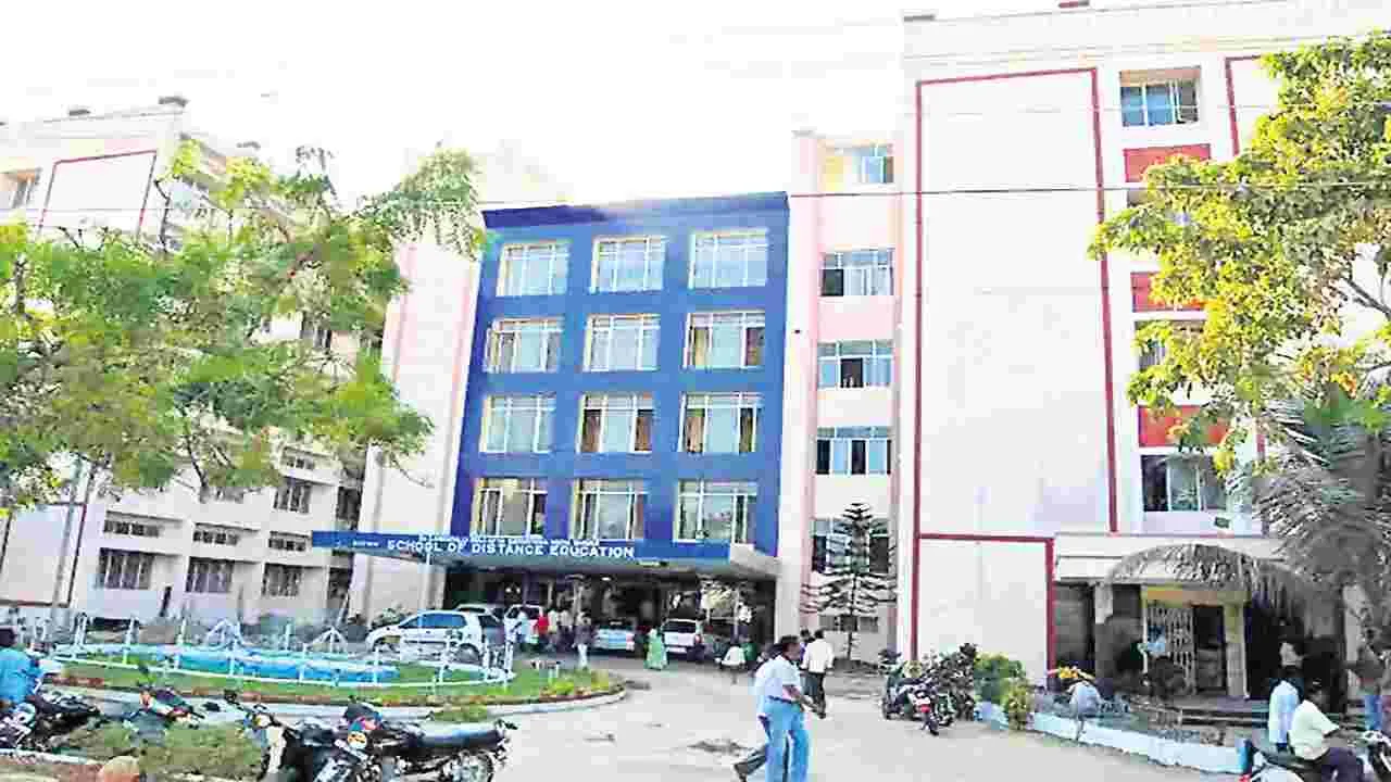 ప్రహసనంగా  ఏయూ దూరవిద్య పరీక్షలు