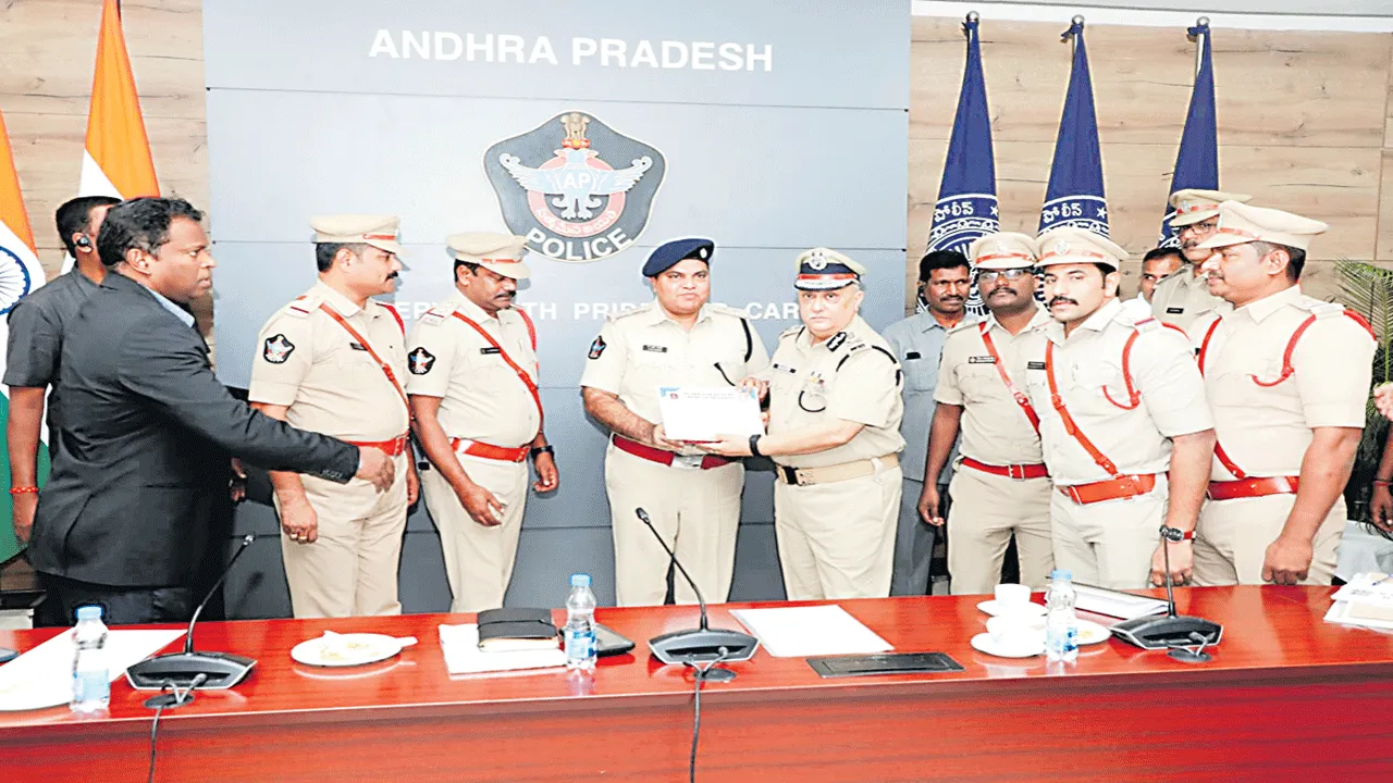 ‘తూర్పు’ పోలీసులకు రాష్ట్రస్థాయి పురస్కారం