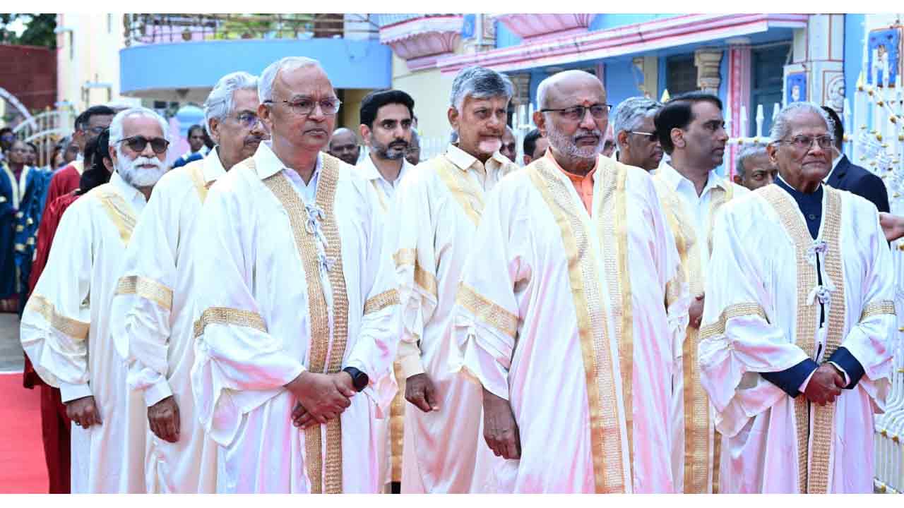 Sri Sathya Sai: ఘనంగా శ్రీసత్యసాయి ఇన్‌స్టిట్యూట్‌ ఆఫ్‌ హయ్యర్‌ లెర్నింగ్‌ 44వ స్నాతకోత్సవం వేడుకలు