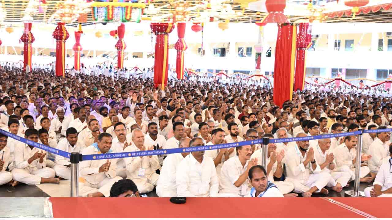 Sri Sathya Sai: ఘనంగా శ్రీసత్యసాయి ఇన్‌స్టిట్యూట్‌ ఆఫ్‌ హయ్యర్‌ లెర్నింగ్‌ 44వ స్నాతకోత్సవం వేడుకలు