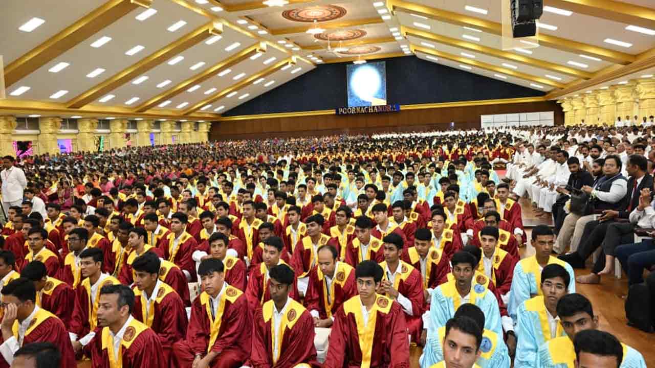 Sri Sathya Sai: ఘనంగా శ్రీసత్యసాయి ఇన్‌స్టిట్యూట్‌ ఆఫ్‌ హయ్యర్‌ లెర్నింగ్‌ 44వ స్నాతకోత్సవం వేడుకలు