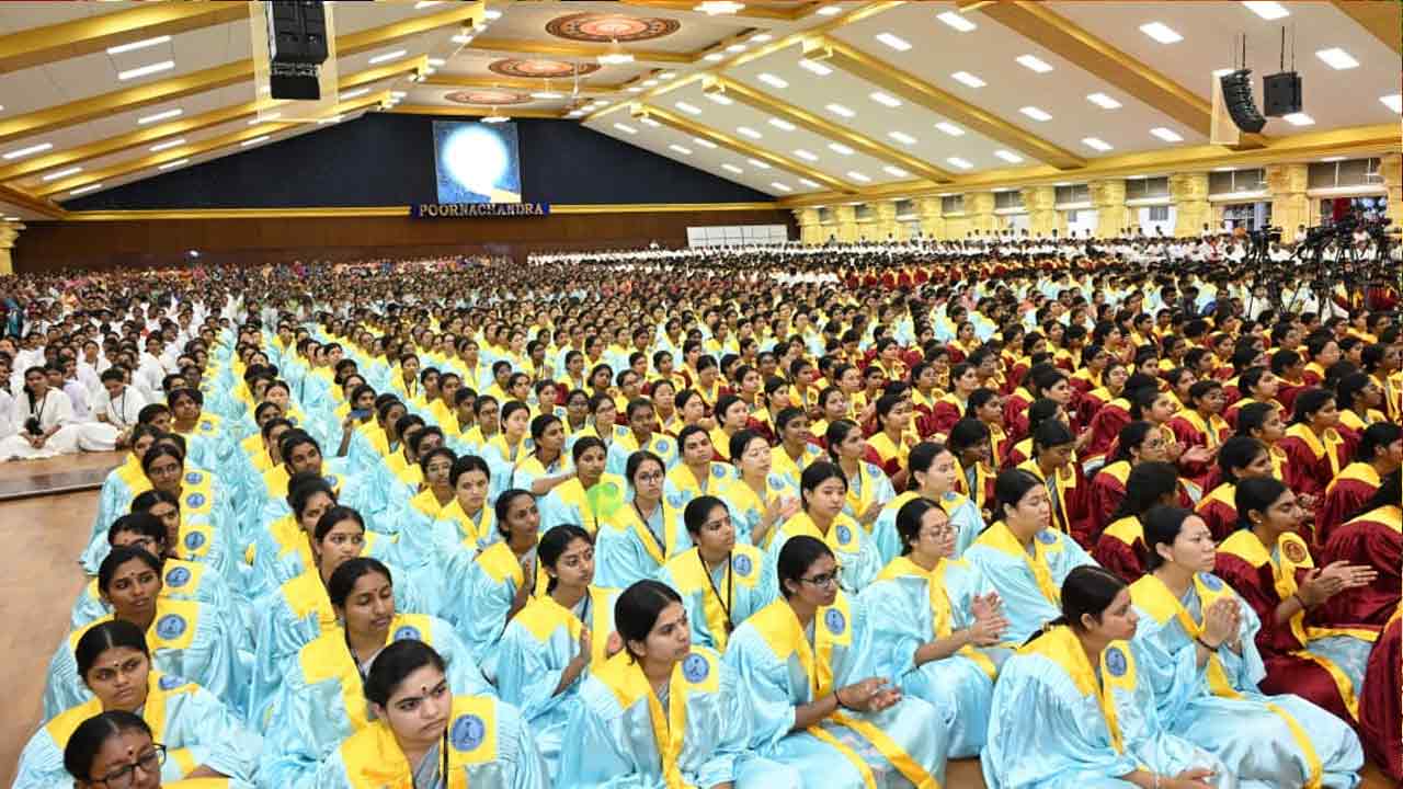 Sri Sathya Sai: ఘనంగా శ్రీసత్యసాయి ఇన్‌స్టిట్యూట్‌ ఆఫ్‌ హయ్యర్‌ లెర్నింగ్‌ 44వ స్నాతకోత్సవం వేడుకలు