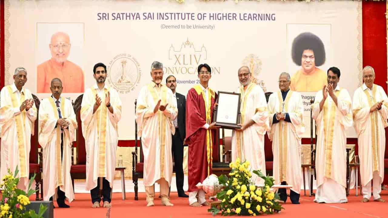 Sri Sathya Sai: ఘనంగా శ్రీసత్యసాయి ఇన్‌స్టిట్యూట్‌ ఆఫ్‌ హయ్యర్‌ లెర్నింగ్‌ 44వ స్నాతకోత్సవం వేడుకలు