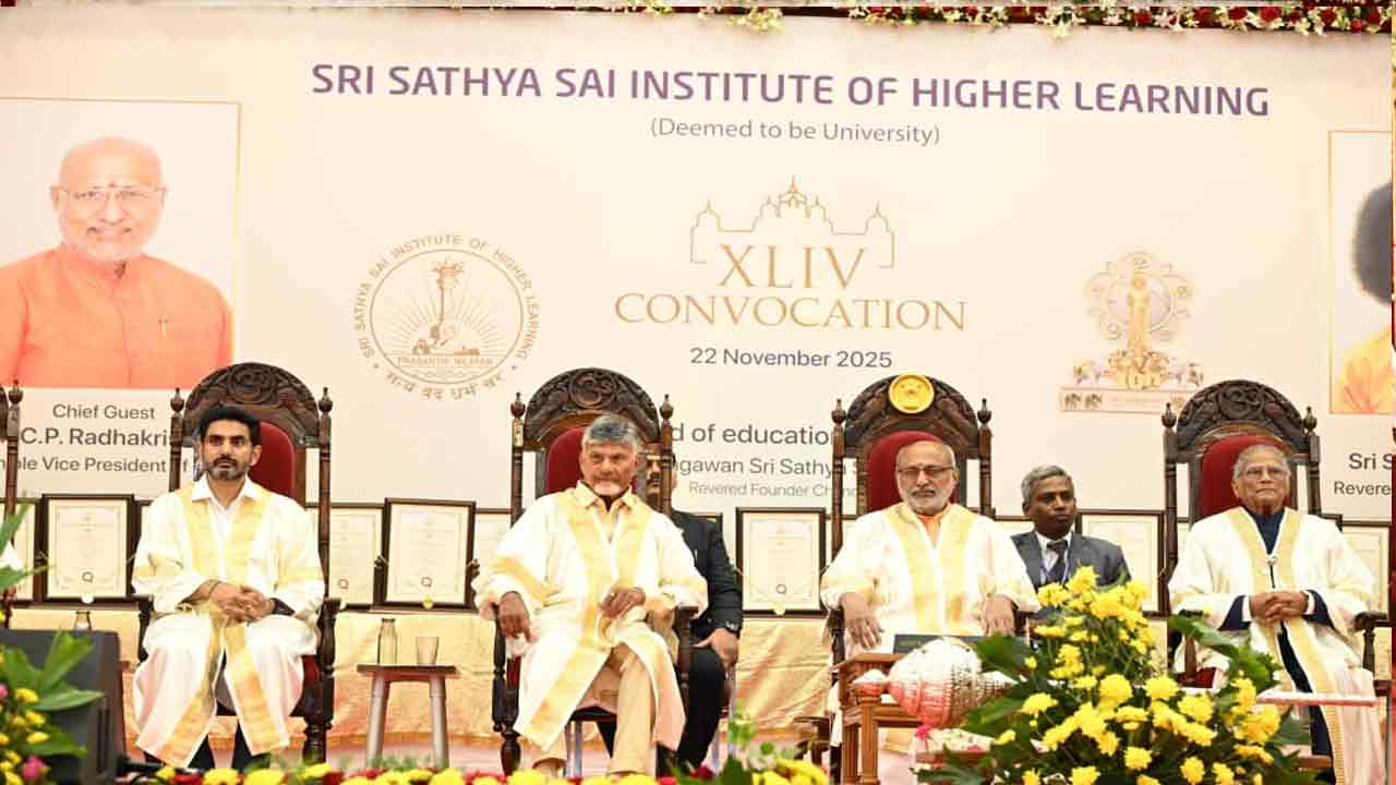 Sri Sathya Sai: ఘనంగా శ్రీసత్యసాయి ఇన్‌స్టిట్యూట్‌ ఆఫ్‌ హయ్యర్‌ లెర్నింగ్‌ 44వ స్నాతకోత్సవం వేడుకలు