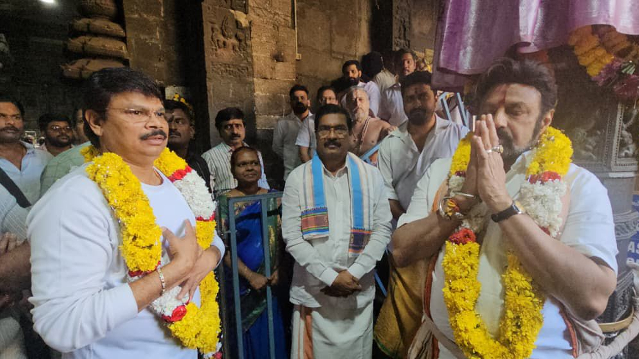 Balakrishna: సింహాద్రి అప్పన్నను దర్శించుకున్న బాలయ్య, బోయపాటి 