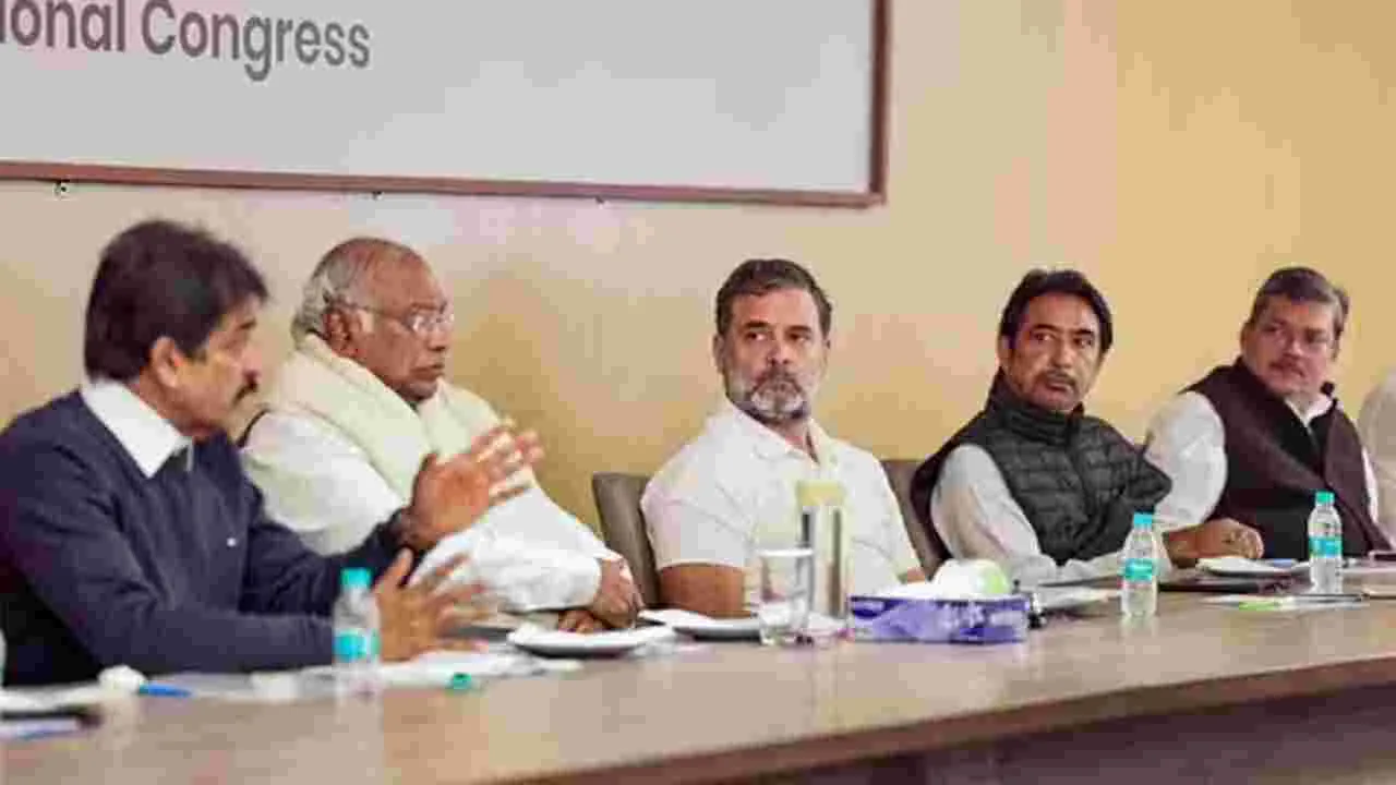 Congress: బిహార్ అంతర్గత విభేదాలపై కాంగ్రెస్ కొరడా.. ఏడుగురు నేతలపై వేటు