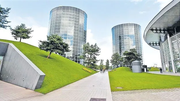 Car parking: అక్కడ.. 800 కార్లు పార్క్‌ చేయొచ్చు...