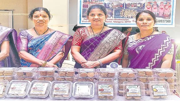 TG News: ఆదివాసీల ఆత్మగౌరవ పతాక.. ఇంట్లోనే లడ్డూలు, బిస్కెట్లలాంటి..