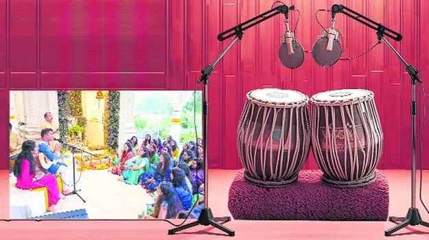 Club: అక్కడ.. క్లబ్‌లో భజనలు చేస్తారు!