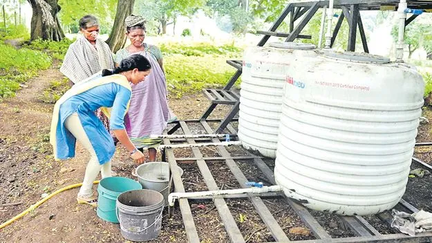 AP News: అక్కడ పంప్‌ తిప్పితే చాలు... ద్రవ జీవామృతం వస్తుంది