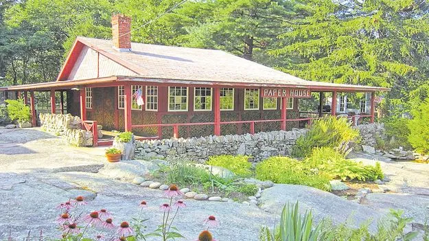 News Papers House: ఆ ఇల్లును... వార్తా పత్రికలతో కట్టుకున్నాడు...