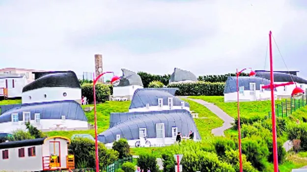 Boat: ఒకటి కాదు రెండు కాదు.. బీచ్‌ వెంట పదుల సంఖ్యలో..