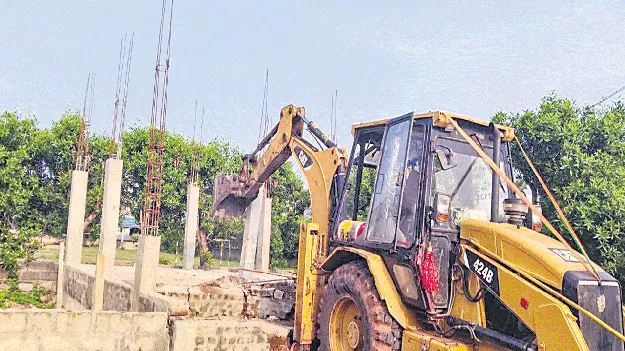 అక్రమ కట్టడాలపై కొరడా!