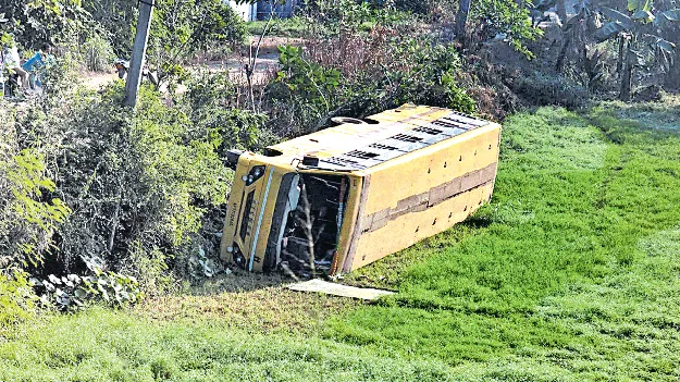 త్రుటిలో తప్పిన ప్రమాదం! 