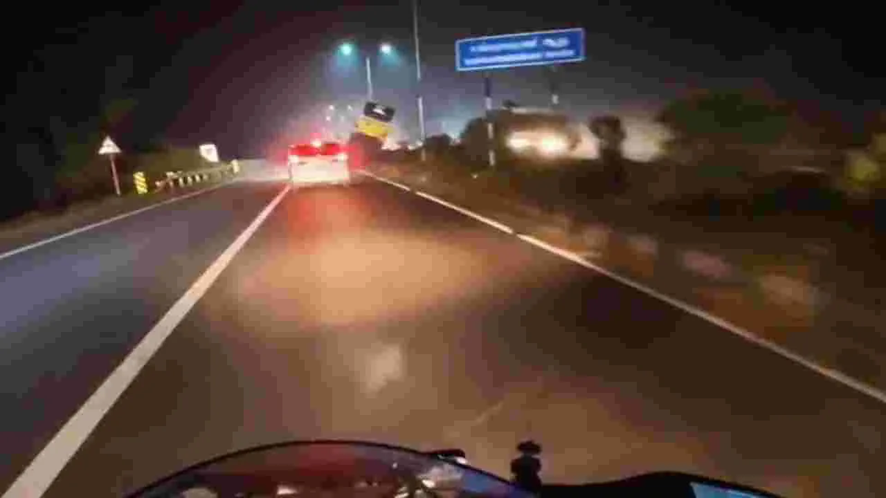 Villupuram bus accident: విల్లుపురంలో బస్సు ప్రమాదం.. వ్లాగర్ కెమెరాలో దృశ్యాలు..