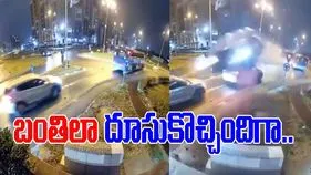 Watch Video: వామ్మో.. గాల్లో దూసుకొచ్చిన కారు.. డివైడర్‌ను ఢీకొట్టగానే ఏం జరిగిందో చూడండి..