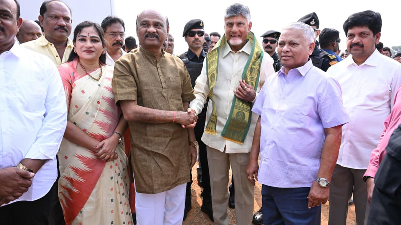 CM Chandrababu: అనకాపల్లికి సీఎం చంద్రబాబు.. మంత్రులు, నేతల ఘన స్వాగతం
