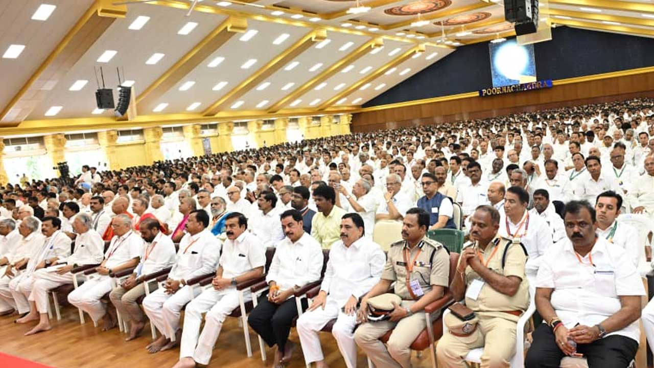 Satya Sai - Chandrababu: సత్యసాయి సిద్దాంతానికి అంబాసిడర్లుగా బాబా భక్తులు మారాలి : సీఎం చంద్రబాబు