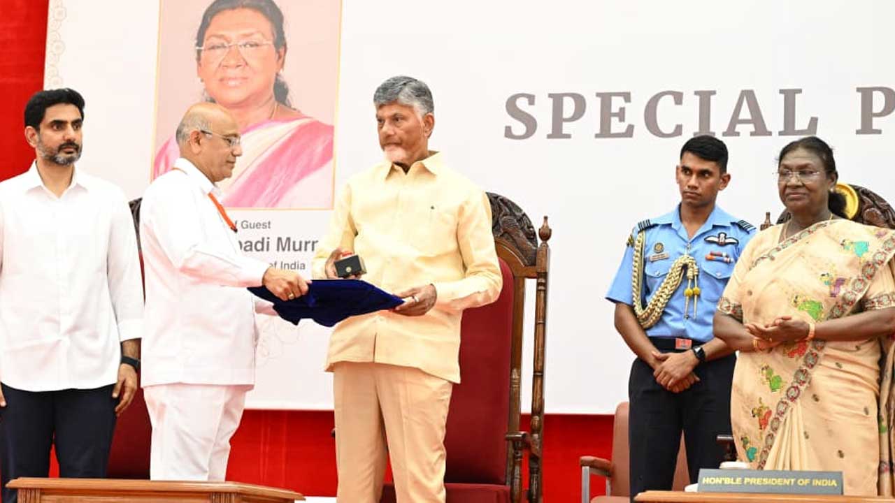 Satya Sai - Chandrababu: సత్యసాయి సిద్దాంతానికి అంబాసిడర్లుగా బాబా భక్తులు మారాలి : సీఎం చంద్రబాబు