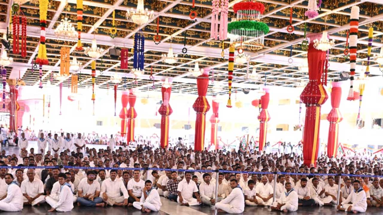 Satya Sai - Chandrababu: సత్యసాయి సిద్దాంతానికి అంబాసిడర్లుగా బాబా భక్తులు మారాలి : సీఎం చంద్రబాబు