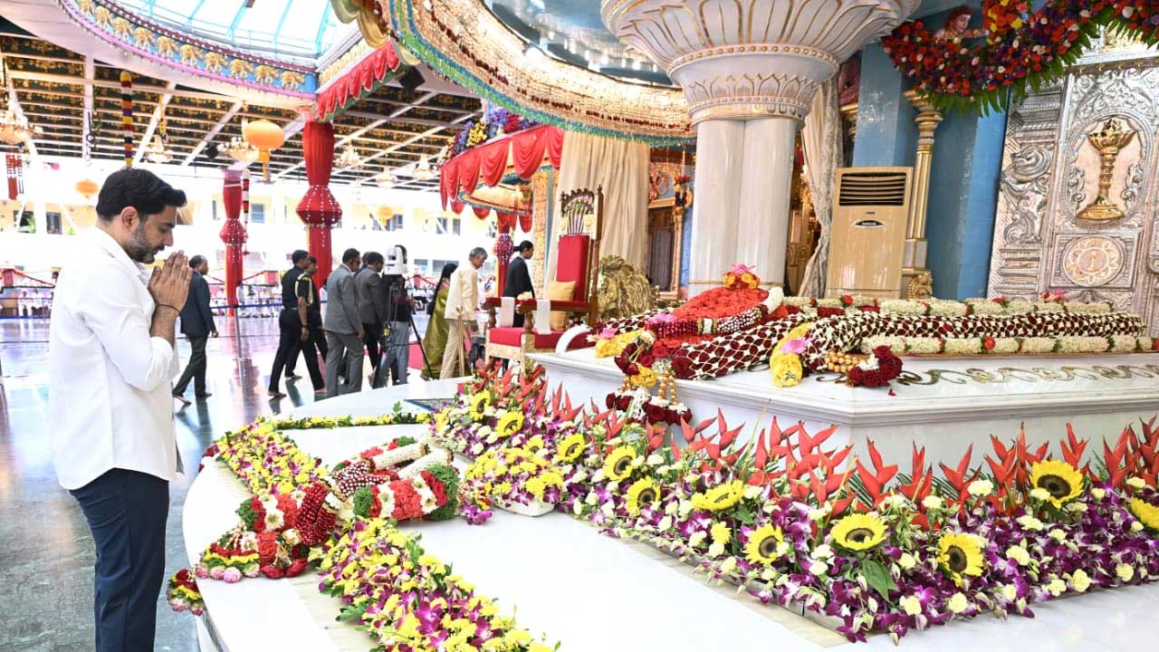 Satya Sai - Chandrababu: సత్యసాయి సిద్దాంతానికి అంబాసిడర్లుగా బాబా భక్తులు మారాలి : సీఎం చంద్రబాబు