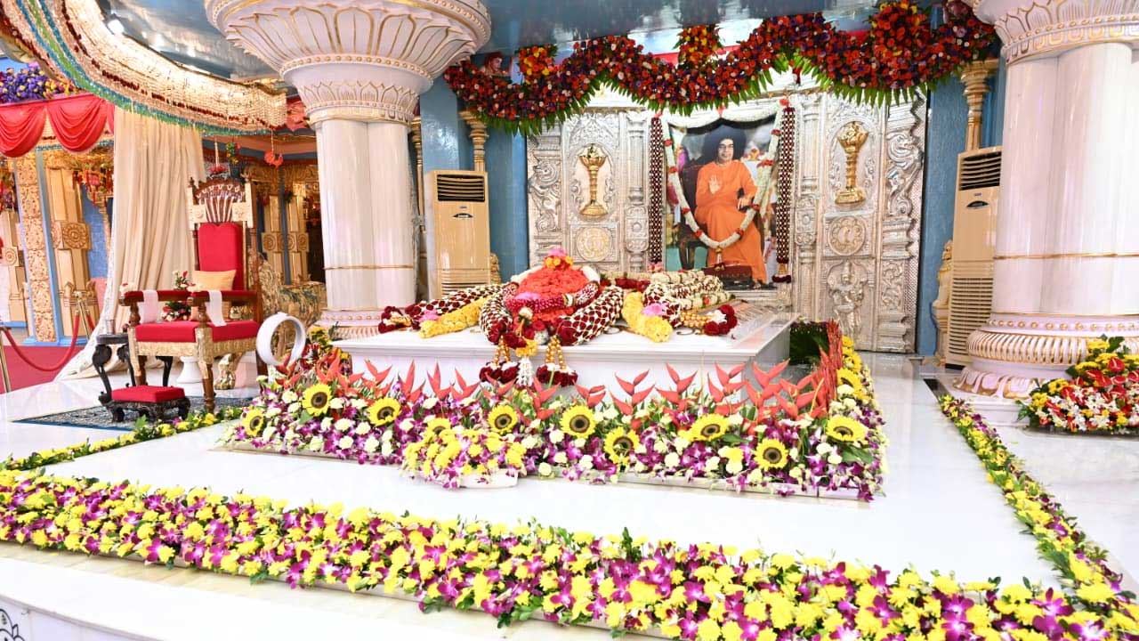 Satya Sai - Chandrababu: సత్యసాయి సిద్దాంతానికి అంబాసిడర్లుగా బాబా భక్తులు మారాలి : సీఎం చంద్రబాబు