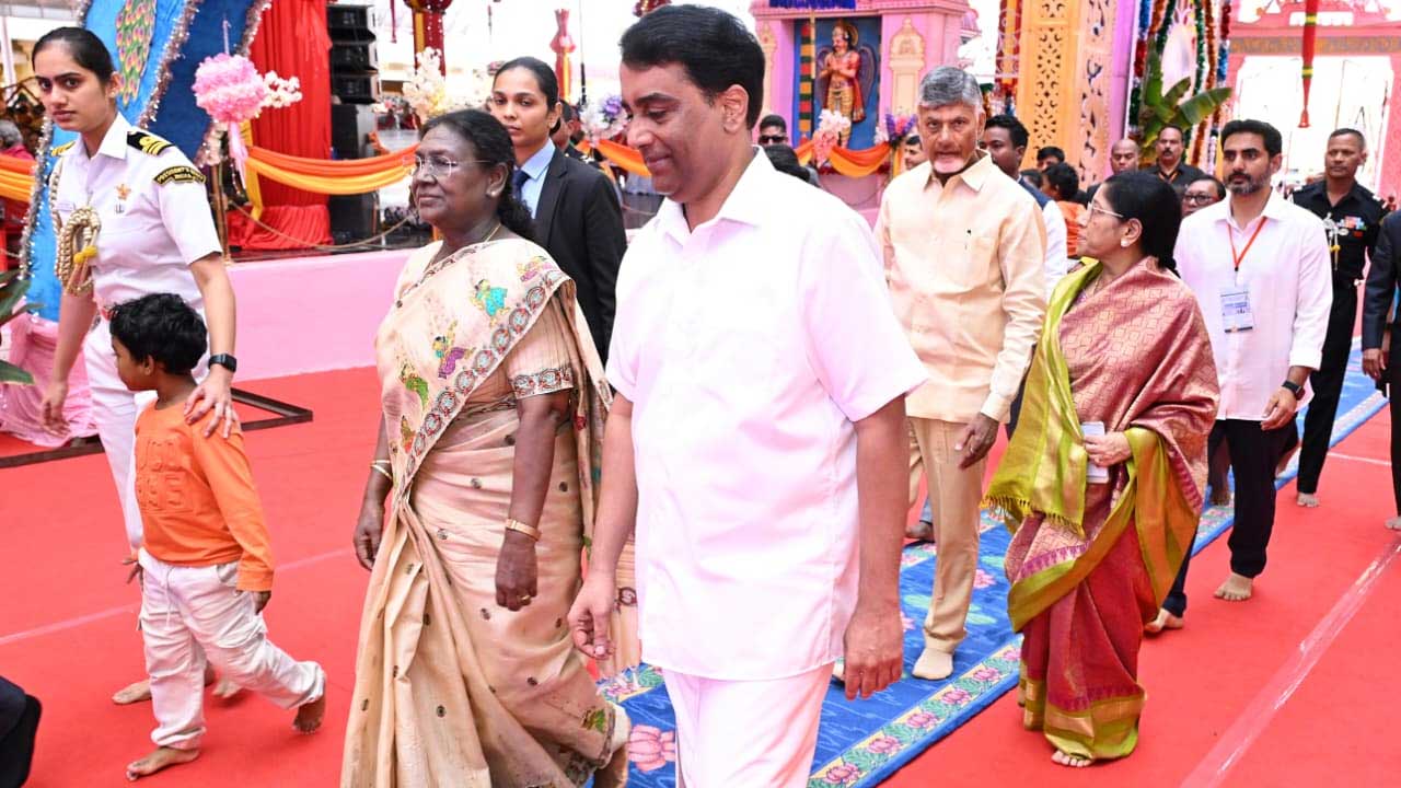 Satya Sai - Chandrababu: సత్యసాయి సిద్దాంతానికి అంబాసిడర్లుగా బాబా భక్తులు మారాలి : సీఎం చంద్రబాబు